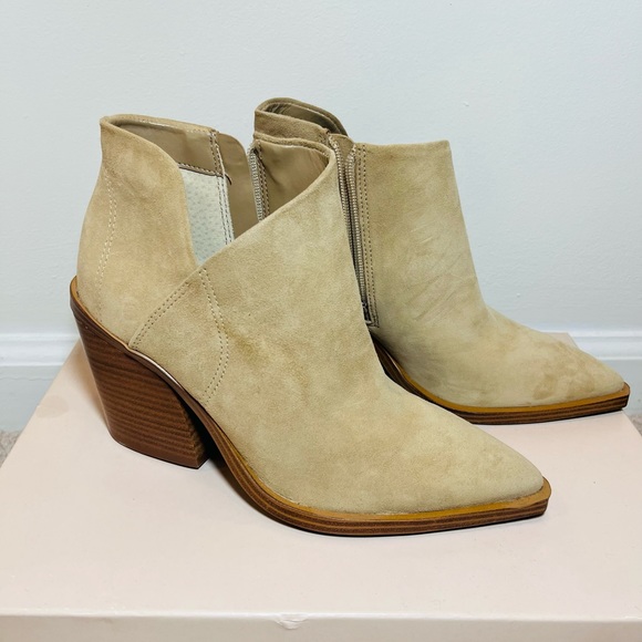 Vince Camuto ankle boots - Picture 4 of 6